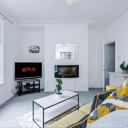 Вилла Long Term Offers Message For Prices Sleeps 6 Adults, Contractors, Relocators, Travellers Галифакс Экстерьер фото