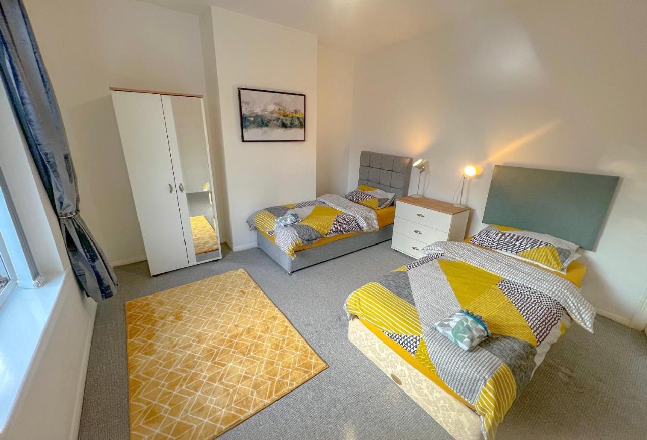 Вилла Long Term Offers Message For Prices Sleeps 6 Adults, Contractors, Relocators, Travellers Галифакс Экстерьер фото